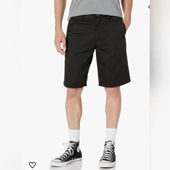 Volcom Corpo Class Mens black Chino Shorts size 32 Casual Classic Streetwear - Picture 1 of 10